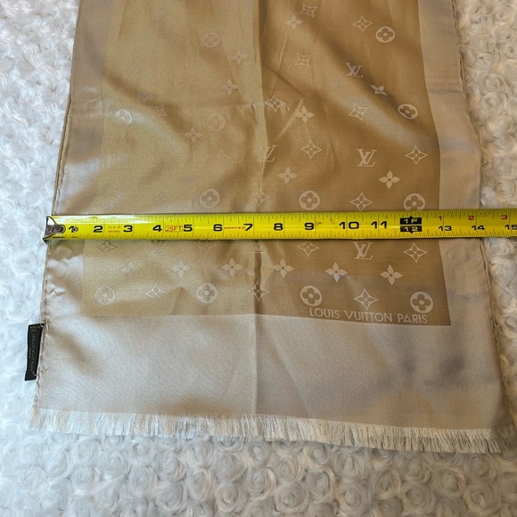 LOUIS VUITTON SILK Beige Monogram Capri Scarf - Picture 6 of 9